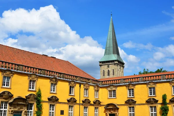 Osnabruck castle and St. Katharinen church — Stock Photo, Image