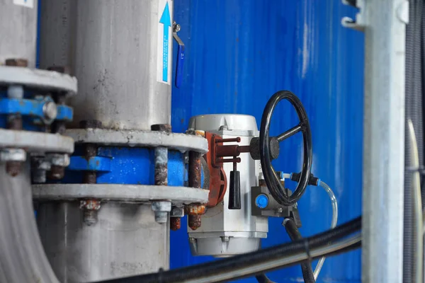 servo üzerinde bir su arıtma tesisi ile kelebek Vana