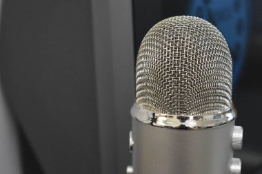 Pahalı mikrofon yakın çekim görüntüsü.