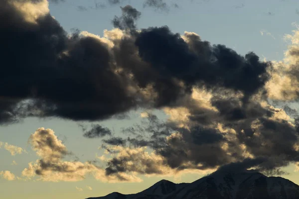 Dunkle Silhouette Sonnenuntergang Wolken Mit Silhouette Berg — Stockfoto