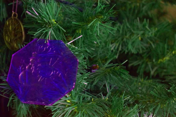 Синий Фиолетовый Стеклянный Орнамент Ёлки — стоковое фото