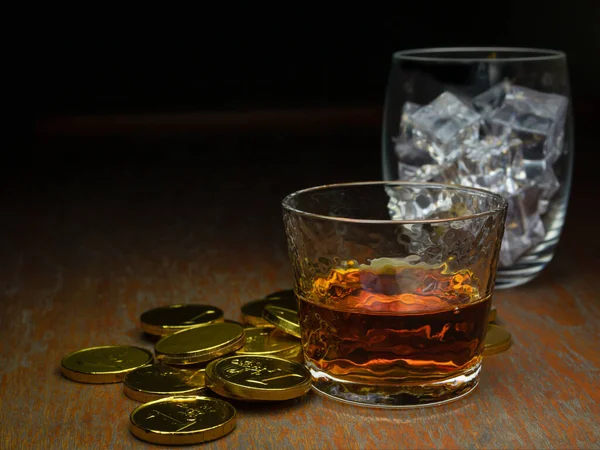 Glass Scotch Whiskey Bourbon Ice Cubes Glass Wooden Countertop Pile — Stock Photo, Image