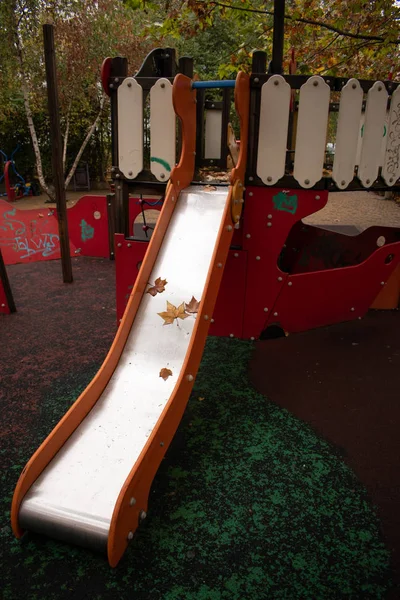 Activități Colorate Ale Terenului Joacă Pentru Copii Parcul Public Înconjurat — Fotografie, imagine de stoc