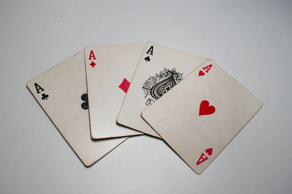 Patru Aşi Masă Mâna Câştigătoare Poker Jucând Cărţi Câştigând Poker — Fotografie, imagine de stoc