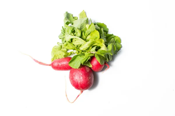 Rábano Sobre Fondo Blanco Alimento Rojo Sano Con Hojas Verdes —  Fotos de Stock