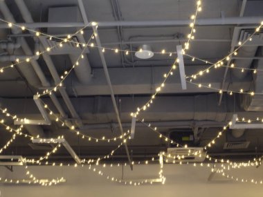 Ofiste Noel çelengi