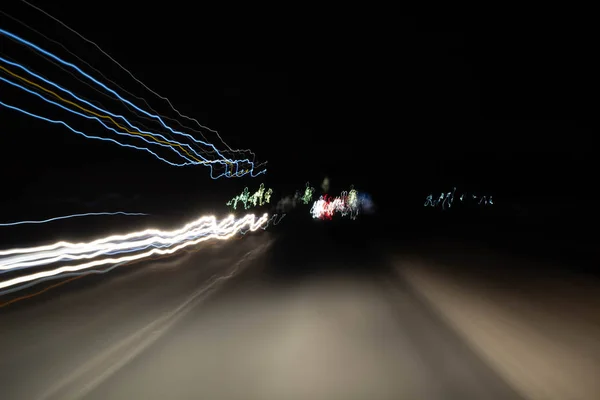 Yolda soyut desenler