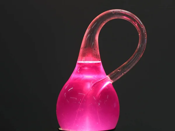 Klein şişesinde mor su