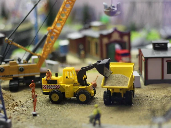 Minyatür: işçiler yol çalışması yapıyor