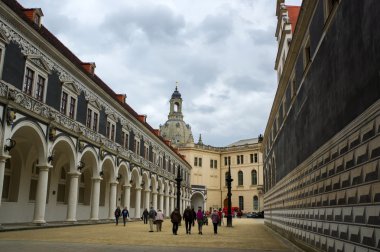 Dresden, Almanya - 13 Temmuz 2015: şehir merkezine tarihi boğa ile
