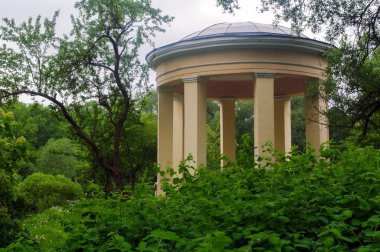 Park Ekateringof, St. Petersburg çevrili yuvarlak pavillon