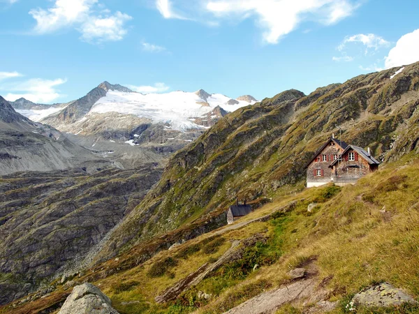 Alpine gauli house on the glacier mountains, switzerland alps — Stock Photo, Image