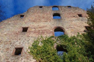 Eski kale Neuenbuerg Pforzheim, Kara Orman, Almanya yakınlarında kalıntıları