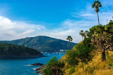 Yanui plaj ve Koh Kaeo Noi Phuket Adası, Güney Tayland Andaman Denizi üzerinde göster.