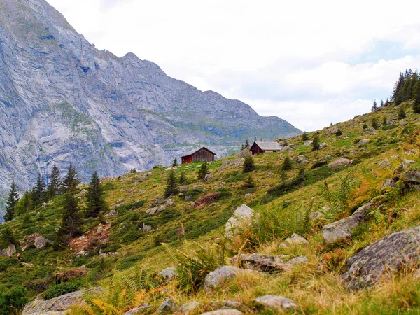 Casa gauli alpini sui monti ghiacciaio, Alpi svizzere — Foto Stock