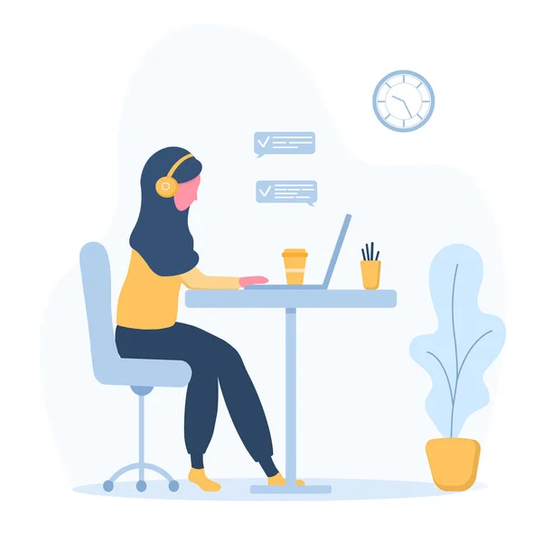 Les femmes freelance. Arabe fille dans un casque avec ordinateur portable assis à une table. Illustration conceptuelle pour le travail, les études, l'éducation, le travail à domicile, un mode de vie sain. Illustration vectorielle en style plat — Image vectorielle