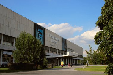 Kırım mili üzerine bina Tretyakov Galerisi görünümünü.