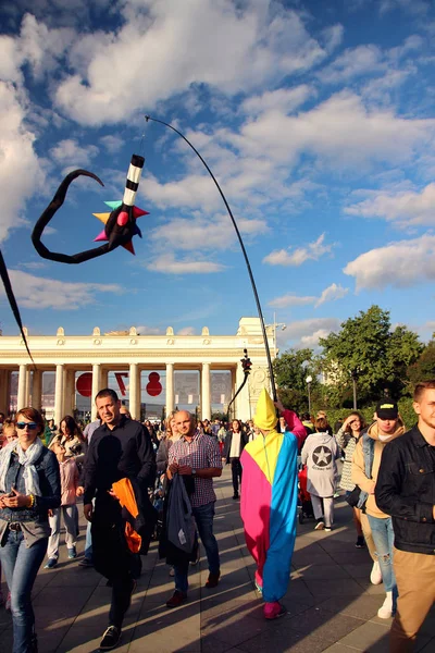 Palyaço, Moskova şehir günü kutlama Konuklar ağırlıyor.