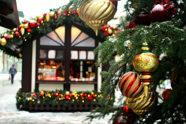 Schön Geschmückte Weihnachtsbäume Den Neujahrsferien — Stockfoto