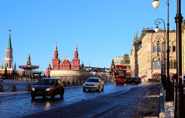 Января 2018 Москва Россия Вид Красную Площадь Транспорт Идущий Дороге — стоковое фото