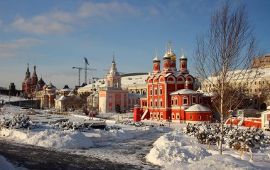 Güzel kış manzara tapınak şehrin eski kesiminde bir görünümü ile.