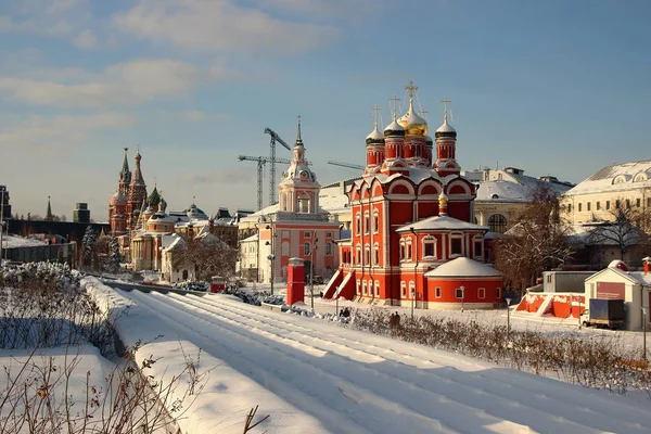 Hermoso Paisaje Invierno Con Vistas Parte Antigua Ciudad Con Templos —  Fotos de Stock