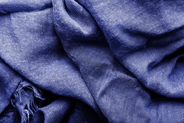 Klassieke blauwe kleur 2020. Textuur van beschilderde textieldoek golven. Klassieke blauwe achtergrond, blauwe toon 19 4052. Abstract trendy achtergrond mock up met kopieerruimte voor tekst. — Stockfoto