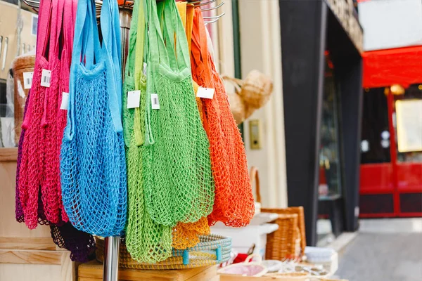 String bags. Store with many different colors string bags, basket. No plastic, zero waste concept store. Recyclable reuse shopping bags in eco friendly environmental protection Shop. — Stock Photo, Image