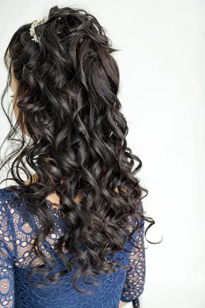 Tejer Trenzado Peinado Cola Peinado Mujer Cabello Castaño Con Pelo — Foto de Stock