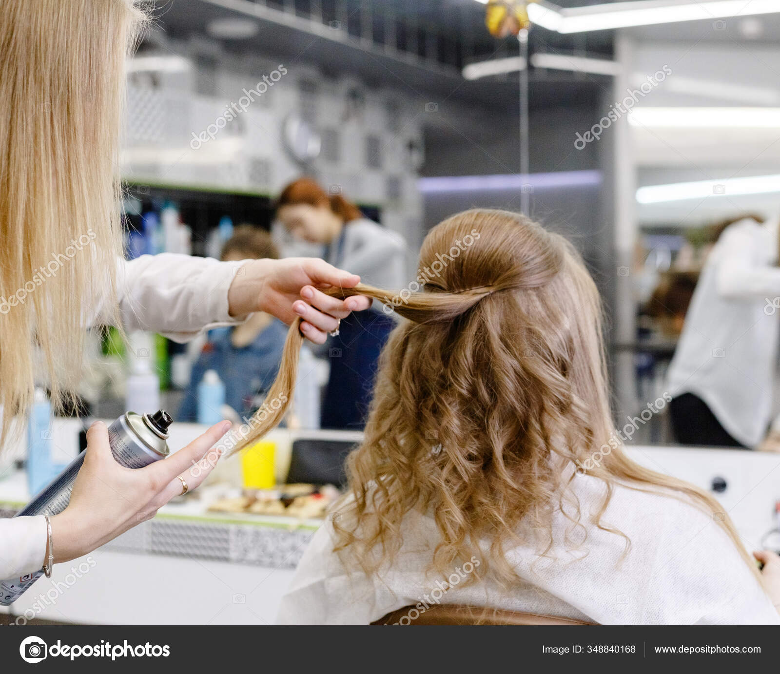 Hairstyle Back View Hairdresser Making Wedding Hairstyle Blonde Hair Woman  Stock Photo by ©beton_studio 348840168