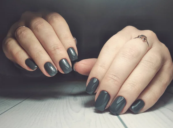 Short Square Fingernails Dark Gray Color Glossy Coating Dark Color — Stock Photo, Image