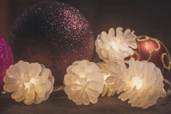 Decoratieve Multicolor Kerstballen Met Gloeiende Kegels Donkere Achtergrond Kerst Speelgoed — Stockfoto