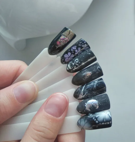 Desenhos Sombrios Escuros Nas Pontas Desenhos Dicas Manicure Preto Fundo — Fotografia de Stock