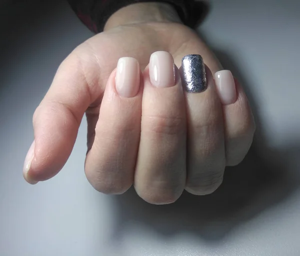 Clavos Cuadrados Largos Con Manicura Limpia Camuflaje Esmalte Gel Beige — Foto de Stock