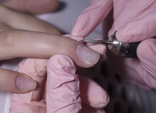 Manicurist Cleans Cuticle Nails Device Cuticle Removal Using Machine Cutter — Stockfoto