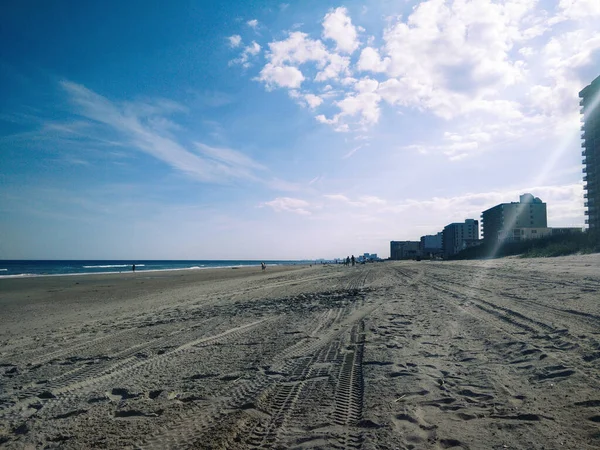 Ocean Ακτή Ξενοδοχεία Θέρετρο Και Παραθεριστές Παραλία Λευκή Άμμο Ουρανό — Φωτογραφία Αρχείου