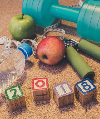 Yat - mutlu yeni yıl 2018. Fitness ve sağlıklı beslenme kavramı