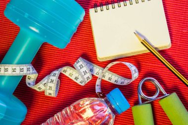 Yat - halter, teyp, el kavrama, maden suyu, F ölçme