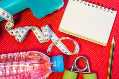 Yat - halter, teyp, el kavrama, maden suyu, F ölçme