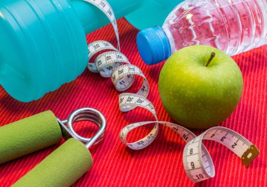 Yat - halter, teyp, el kavrama, maden suyu, F ölçme