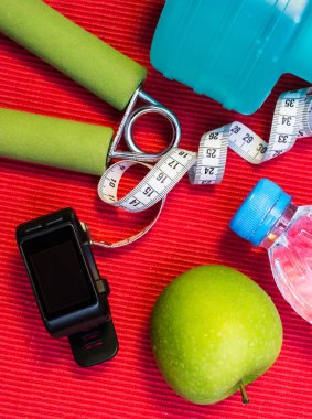 Yat - halter, teyp, el kavrama, maden suyu, F ölçme