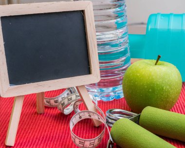 Yat - halter, teyp, el kavrama, maden suyu, F ölçme