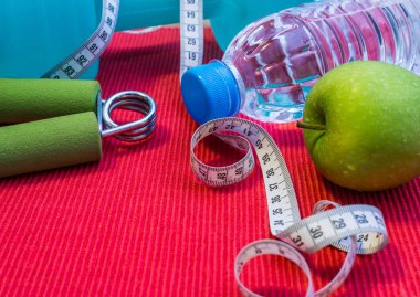 Yat - halter, teyp, el kavrama, maden suyu, F ölçme