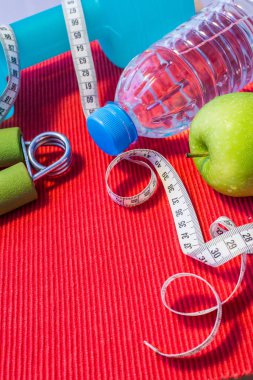 Yat - halter, teyp, el kavrama, maden suyu, F ölçme