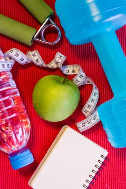 Yat - halter, teyp, el kavrama, maden suyu, F ölçme