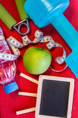 Yat - halter, teyp, el kavrama, maden suyu, F ölçme