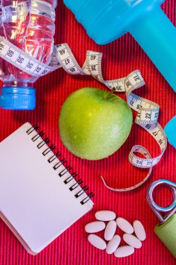 Yat - halter, teyp, el kavrama, maden suyu, F ölçme