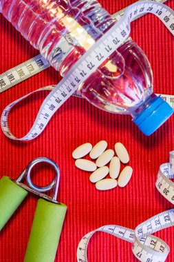 Yat - halter, teyp, el kavrama, maden suyu, F ölçme