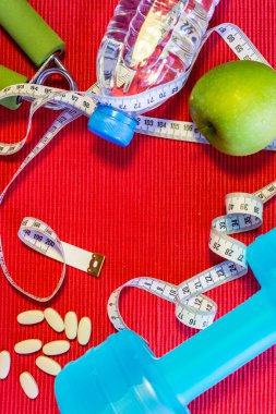 Yat - halter, teyp, el kavrama, maden suyu, F ölçme