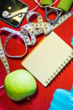 Yat - halter, teyp, el kavrama, maden suyu, F ölçme